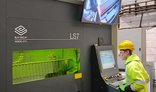 ParkerSteel - Máquina de corte por láser de lámina de fibra con operador